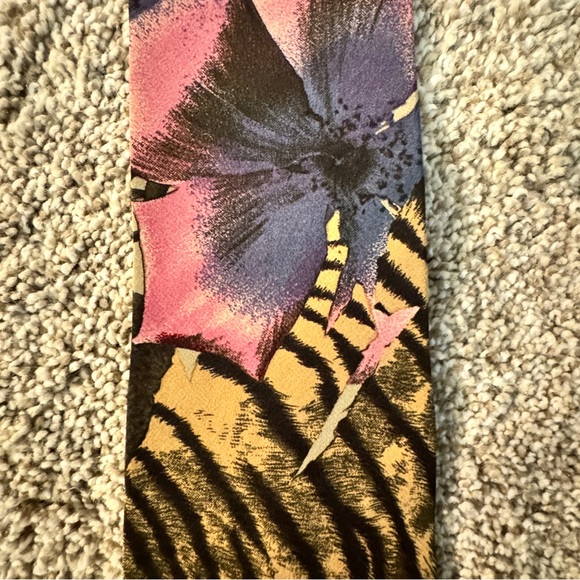 EUC Bill Robin Son 100% Silk Tie Necktie with Tiger Stripes and Flower - Picture 4 of 7